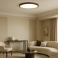 Lampe plafond ronde en bois foncé vue de côté