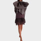 Vue de profil du pull en tricot doux et robe en dentelle