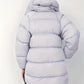 Détail du col haut rembourré d'une veste d'hiver