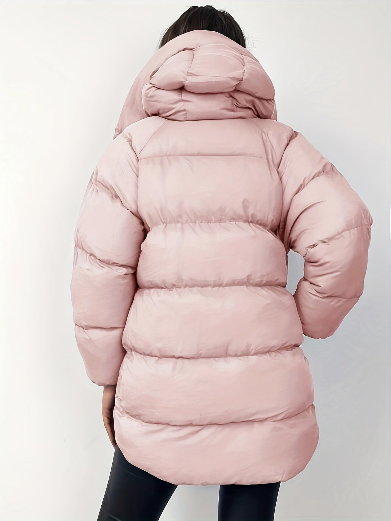 Gros plan sur la texture matelassée de la veste courte