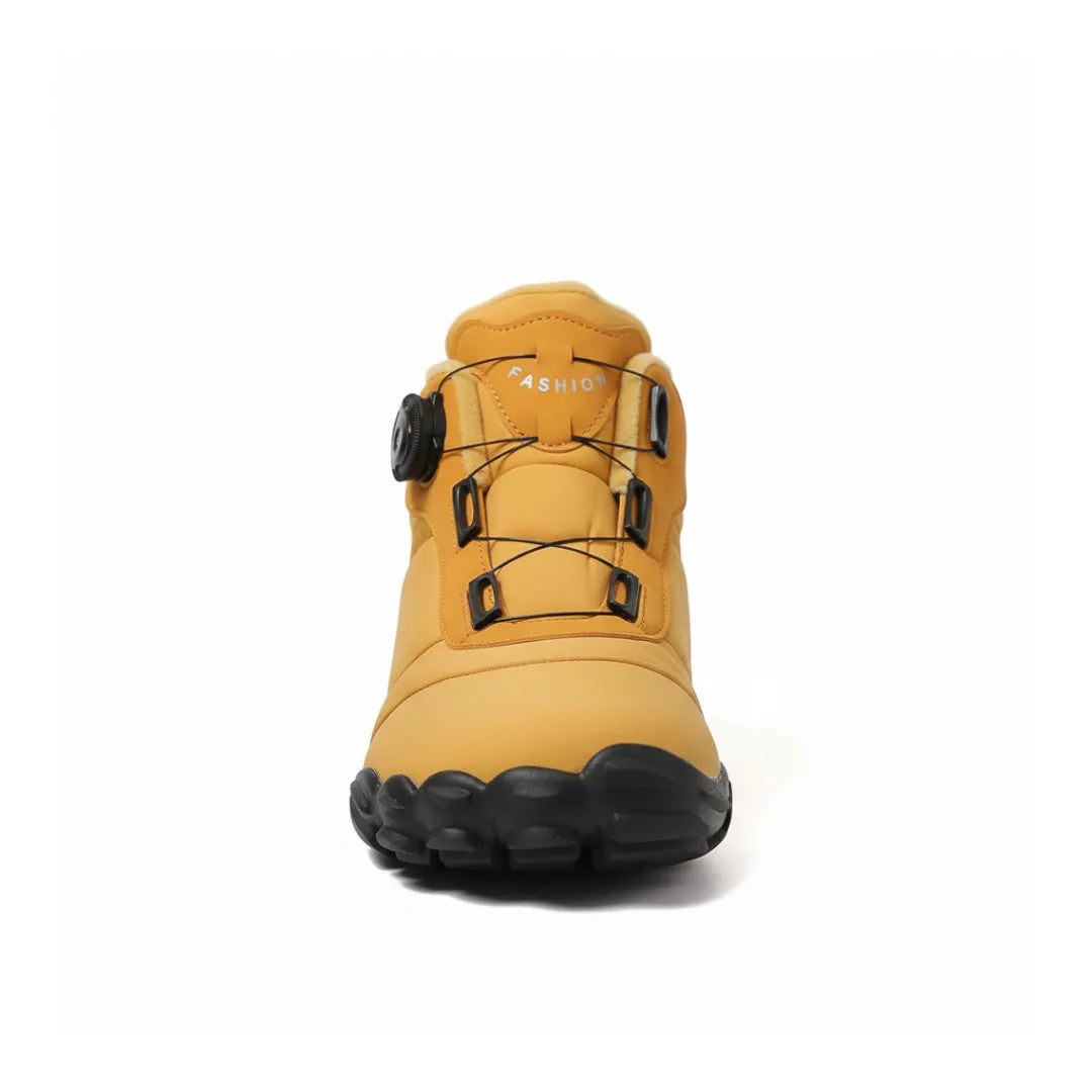 Gros plan sur la doublure chaude des bottes d'hiver