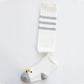 Vue de côté de chaussettes bébé avec motifs animés
