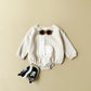 Détail du tissu en coton doux avec motif lama