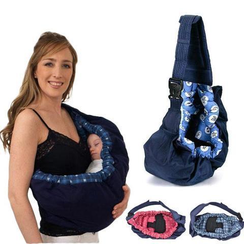 Écharpe porte-bébé bleue ajustée sur un parent, vue de face