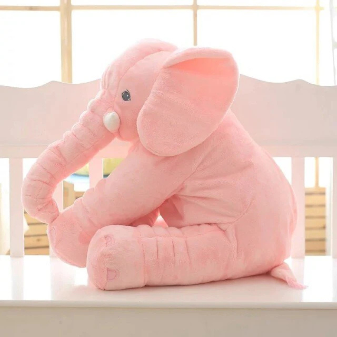 Détail des oreilles souples de l'éléphant en peluche