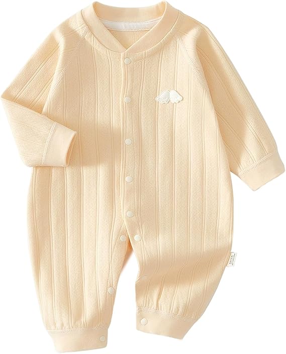 Combinaison bébé avec coutures renforcées visibles