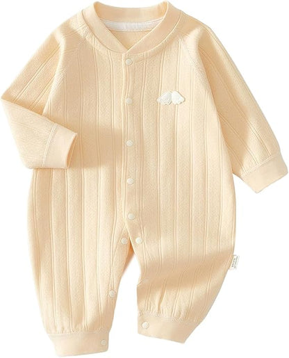 Combinaison bébé avec coutures renforcées visibles