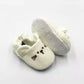 Semelles antidérapantes des chaussons bébé en gros plan