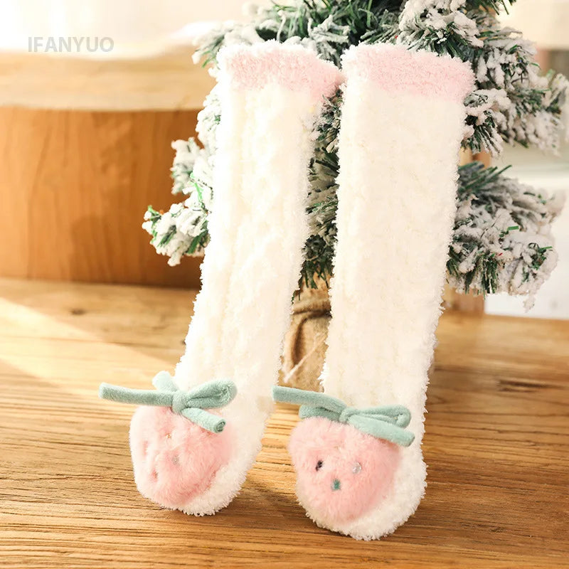 Chaussettes bébé en coton rose, détail sur la texture douce