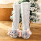 Chaussettes bébé kaki, montrant l'élasticité pour un enfilage facile