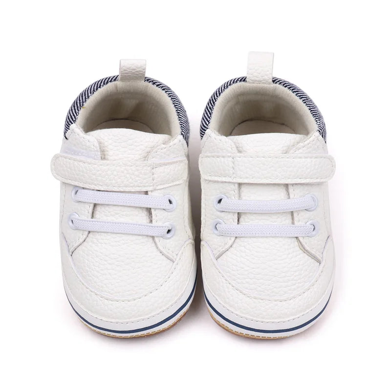 Chaussures bébé bleues, design léger et respirant
