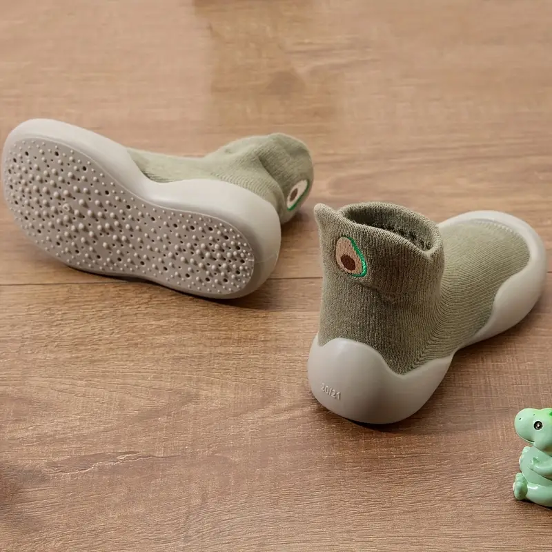 Chaussures bébé avec fermeture facile, vue de dessus