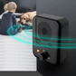 Dispositif ultrasonique anti-aboiement posé sur une table en bois