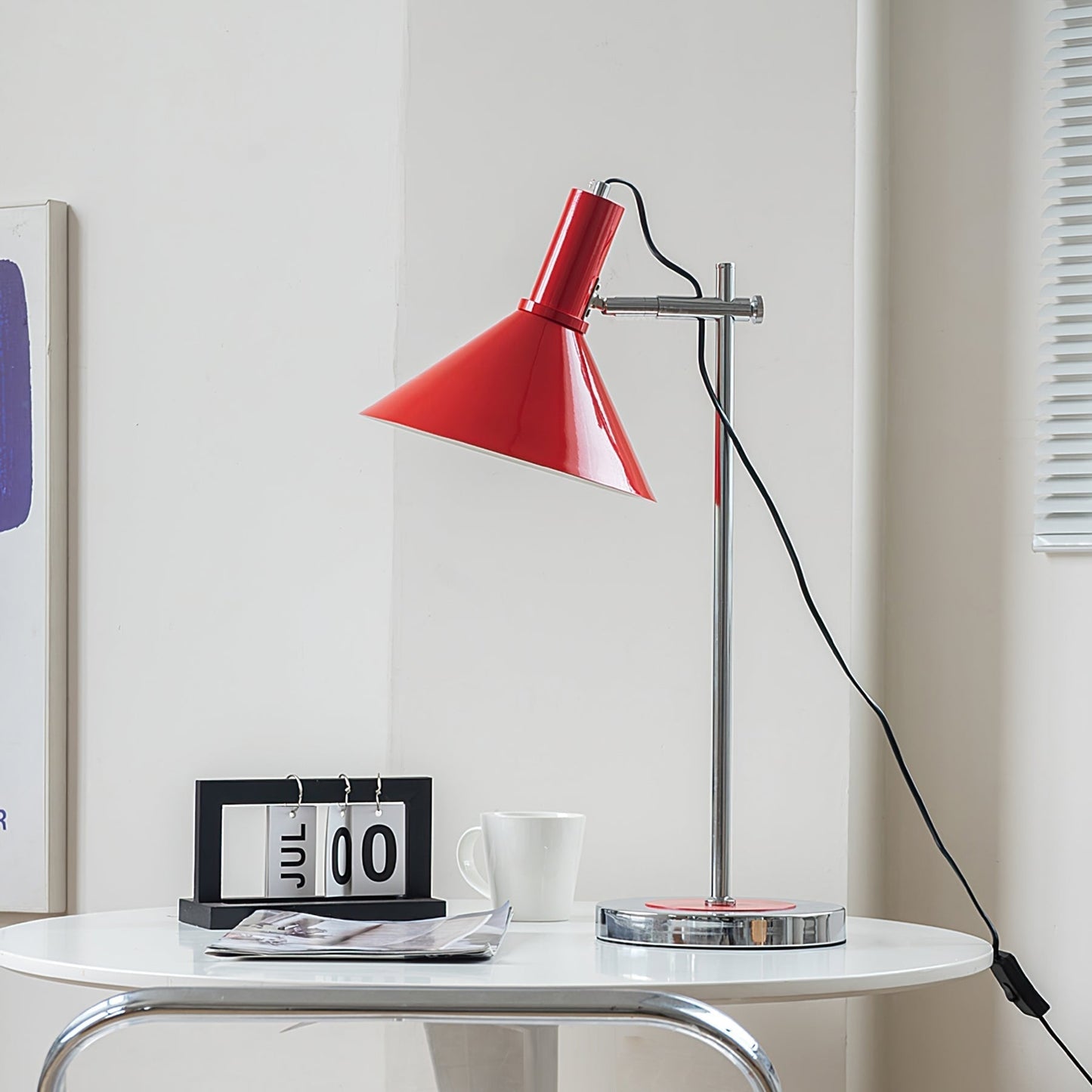 Lampe de table avec finition chromée, abat-jour orienté vers le haut