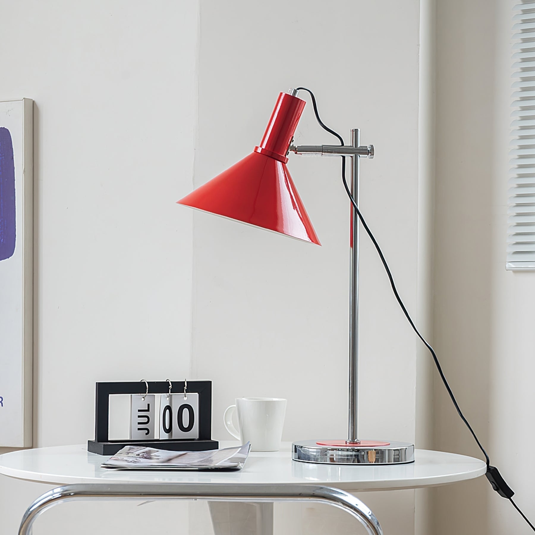 Lampe de table avec finition chromée, abat-jour orienté vers le haut