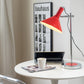 Lampe de table en métal blanc, design épuré et moderne