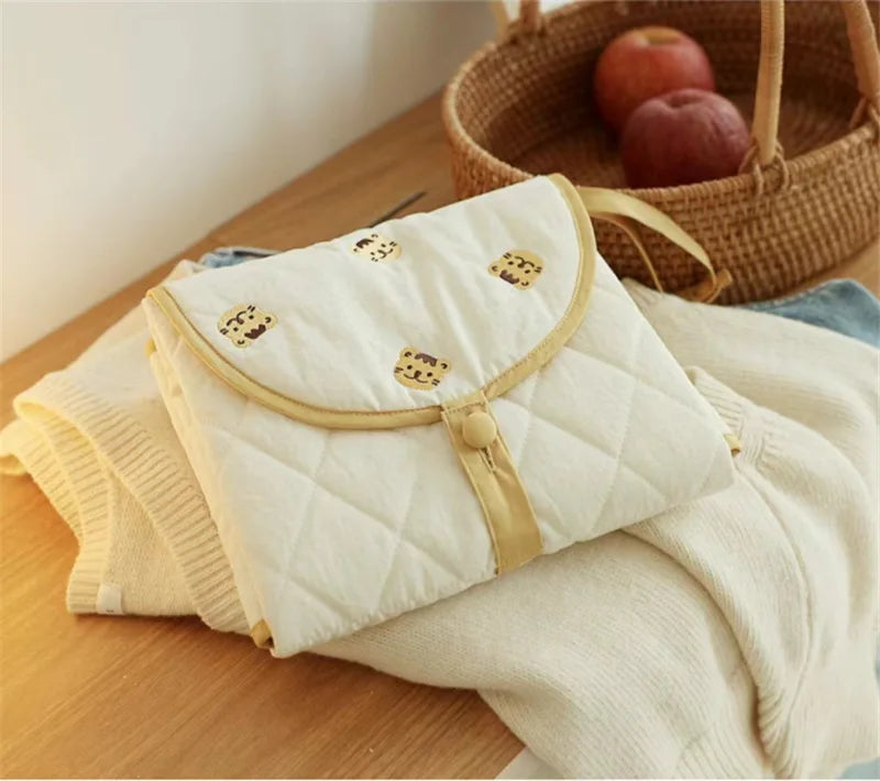 Matelas pliable avec motif d'ours, prêt à ranger