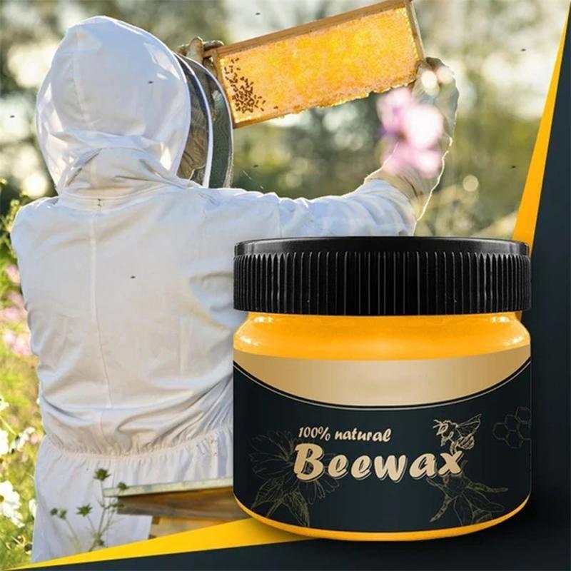 Pot de cire d'abeille naturelle sur fond blanc