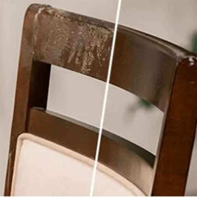 Application de cire sur une surface en bois avec un chiffon
