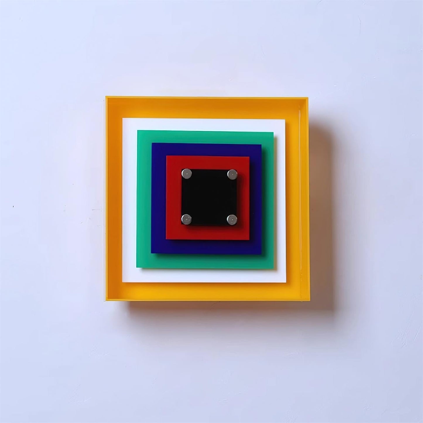 Installation facile de l'applique murale avec prise visible