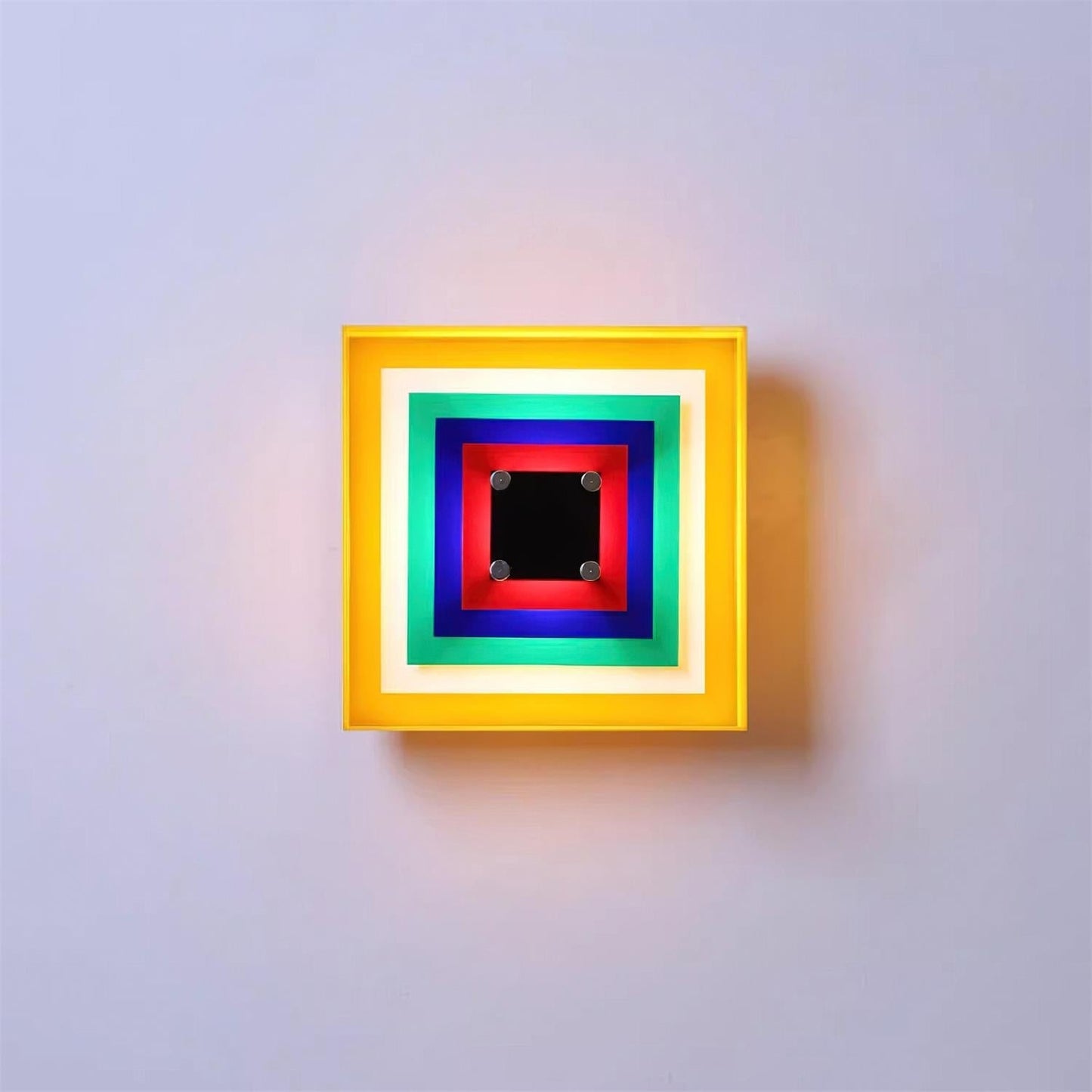 Effet lumineux élégant sur un mur blanc