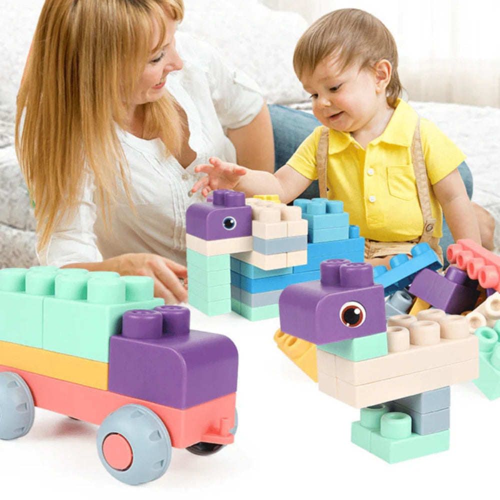 Jeu de construction avec des blocs flexibles sur un tapis
