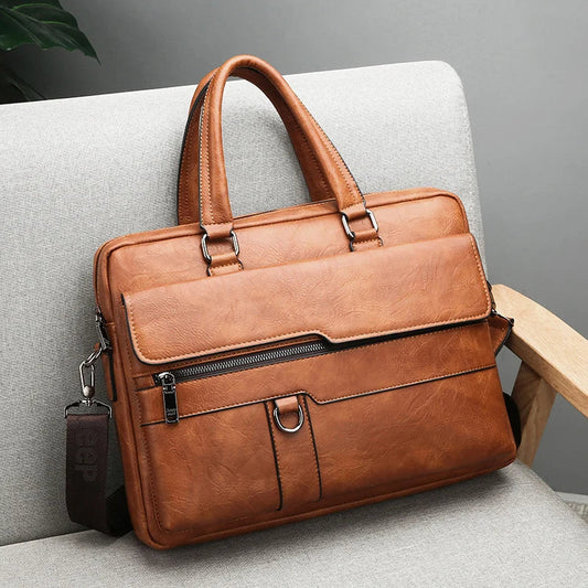 Vue de dessus du sac en cuir montrant la texture et la finition