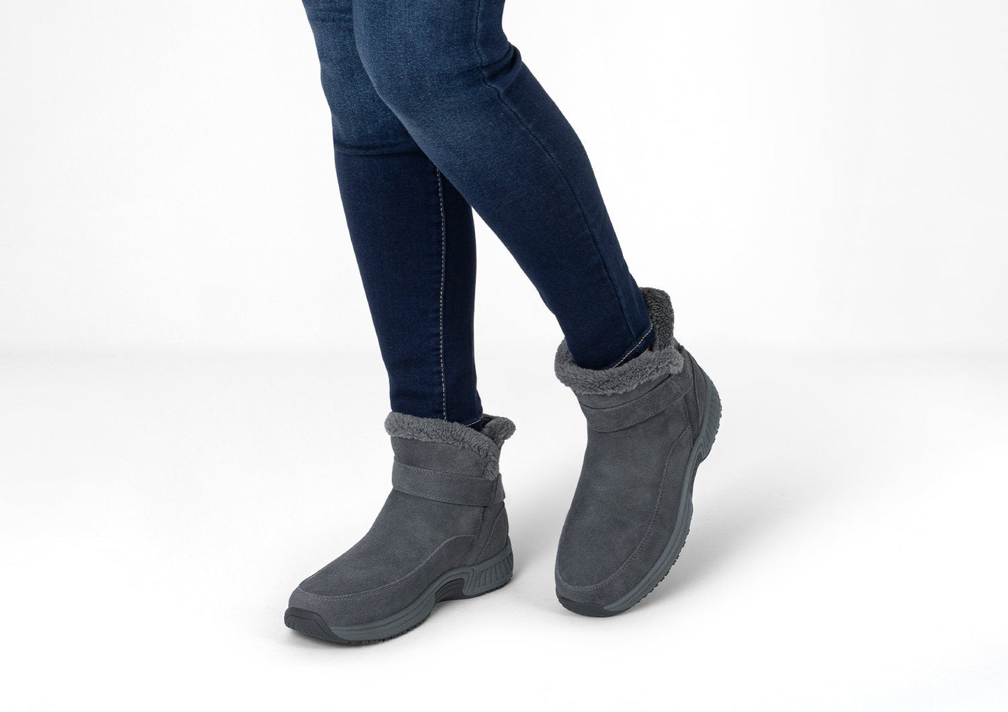 Vue de côté des bottes d'hiver avec semelle antidérapante
