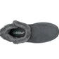Gros plan sur le strap latéral ajustable des bottes