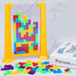 Ensemble de blocs multicolores dispersés sur le sol