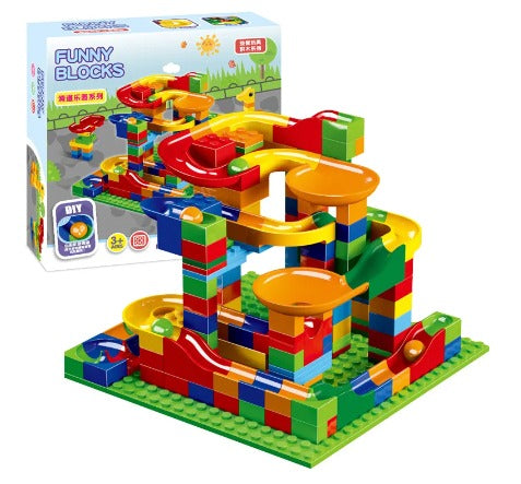Ensemble de blocs colorés avec entonnoirs et toboggans pour billes