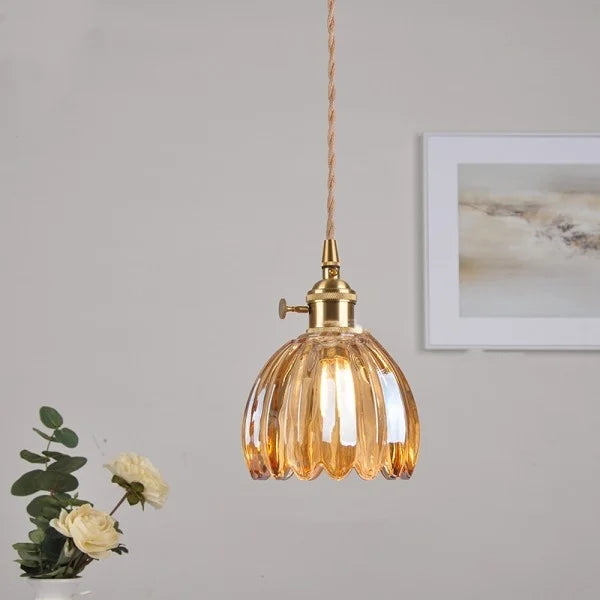 Lampe suspendue tulipe éclairée, lumière tamisée