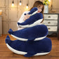 Baleine en peluche bleu et blanc sur fond blanc