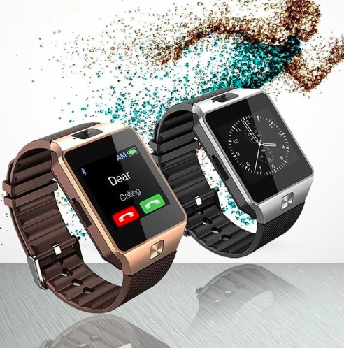 Montre intelligente avec écran tactile affichant l'heure et notifications