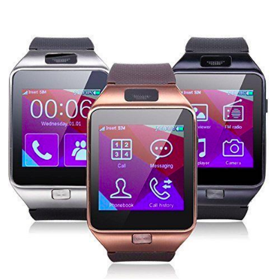 Vue latérale de la montre avec bracelet en silicone noir