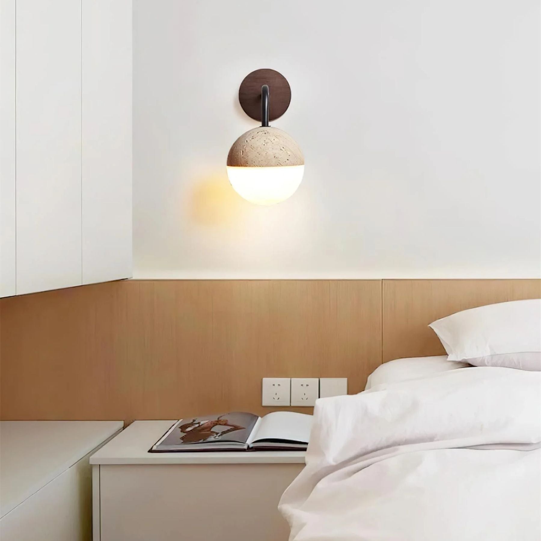 Applique murale installée dans un intérieur moderne