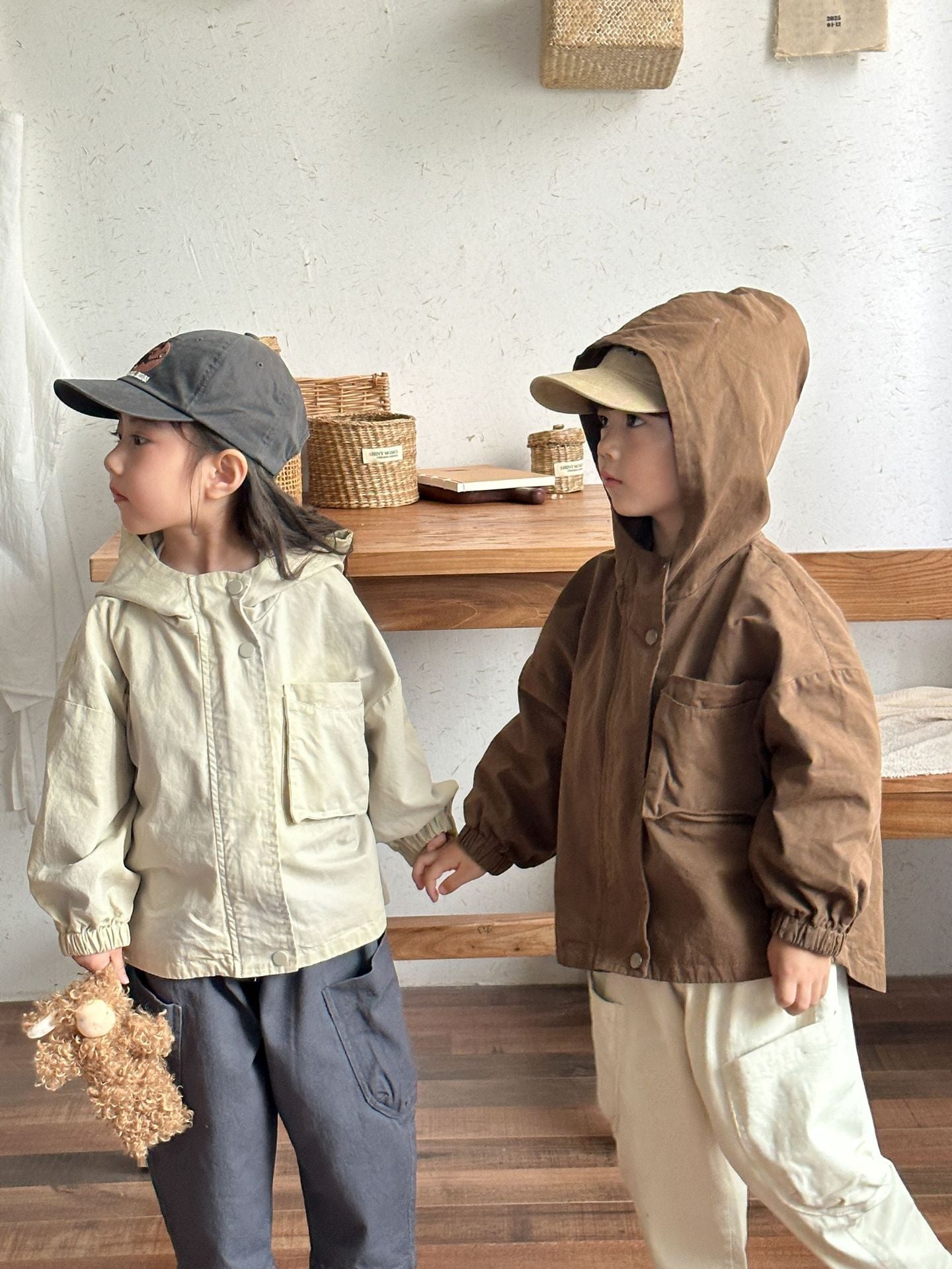 Détail des manches élastiques de la veste parka pour enfants