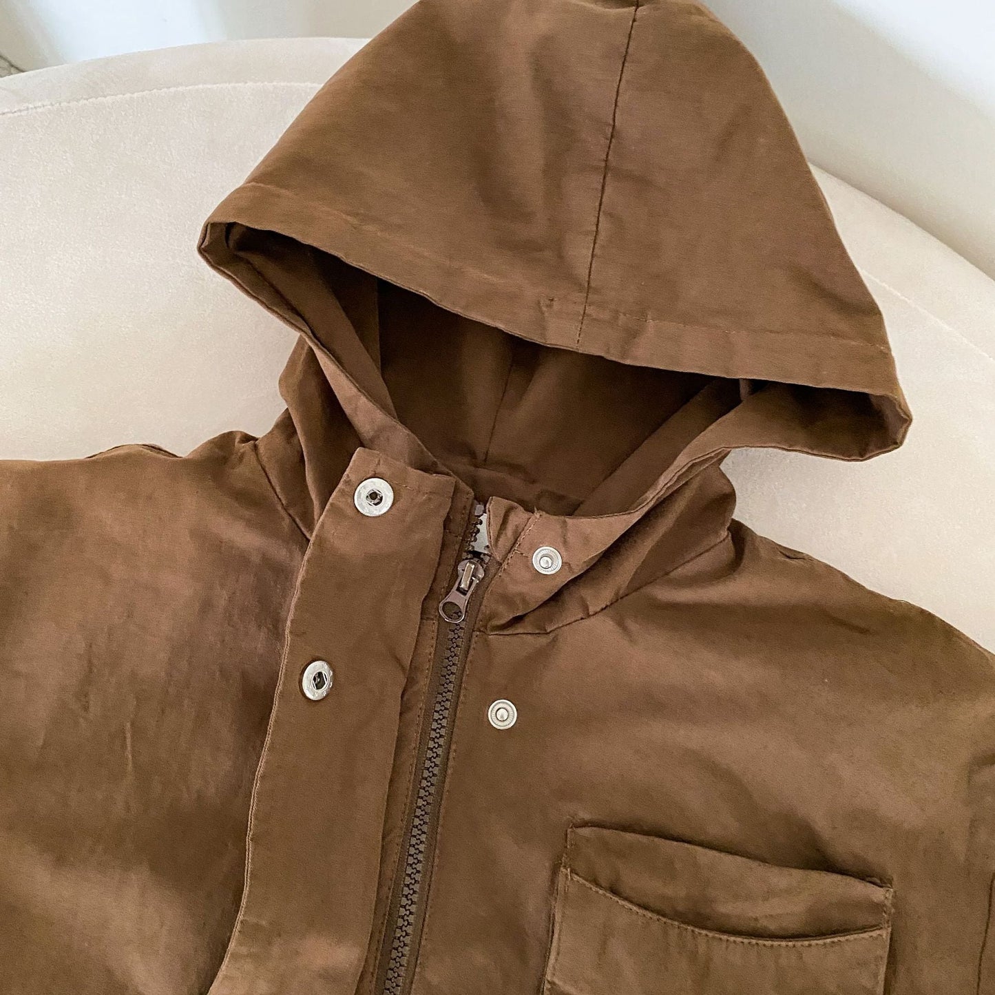 Vue arrière de la parka unisexe marron pour enfants
