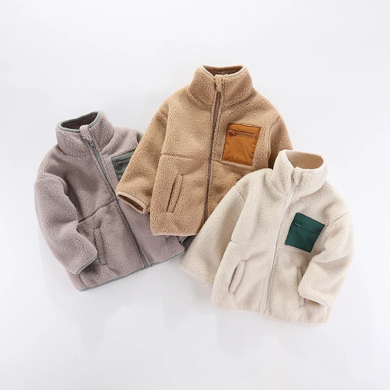 Vue de dos d'une veste en fleece pour enfant
