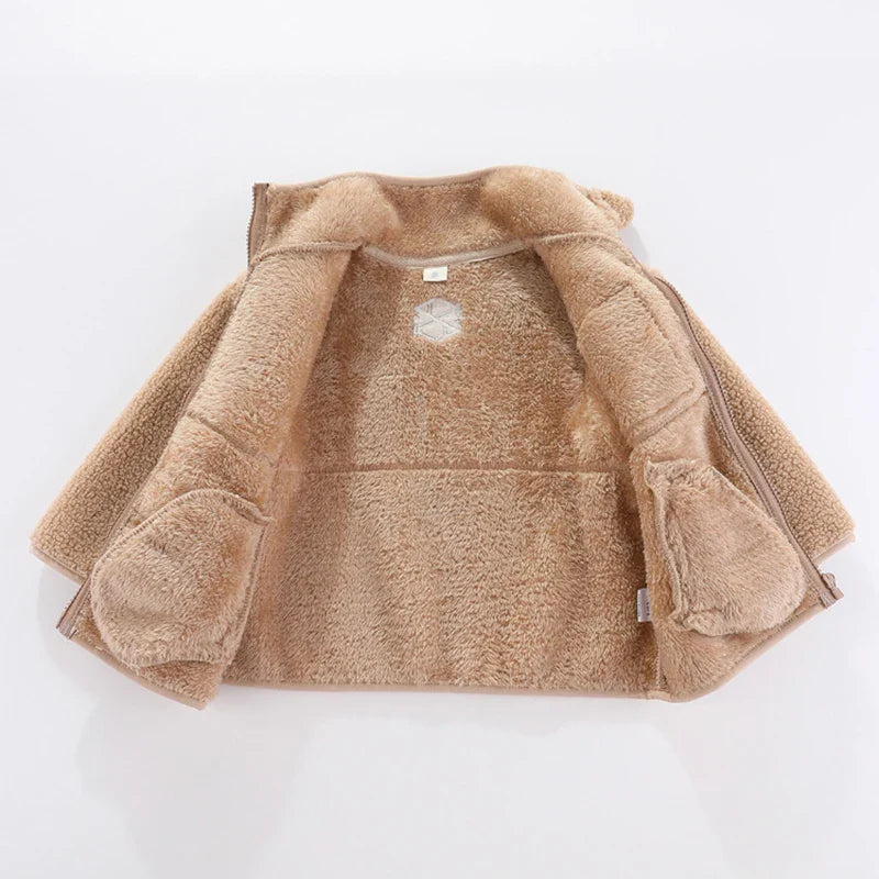 Gros plan sur la texture douce du fleece gris