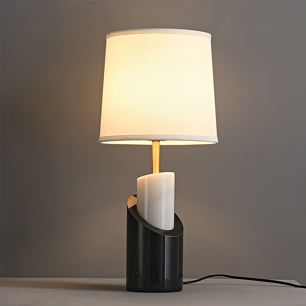 Lampe de table en marbre avec base conique en laiton
