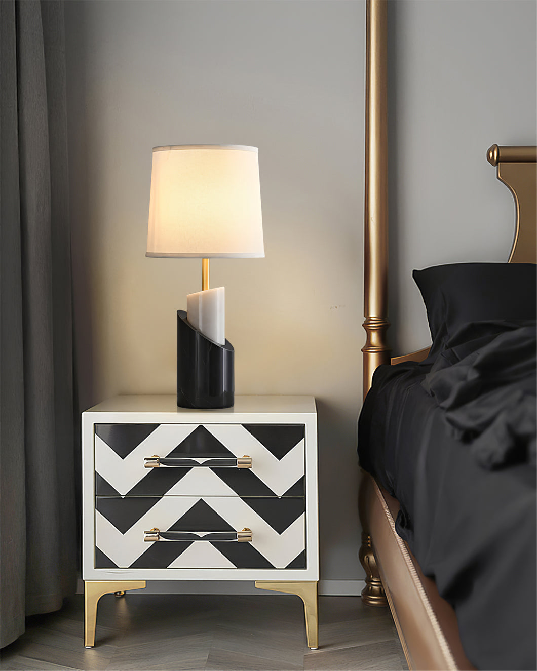 Lampe de table sur un bureau moderne