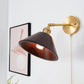 Lampe murale moderne avec cordon de traction visible