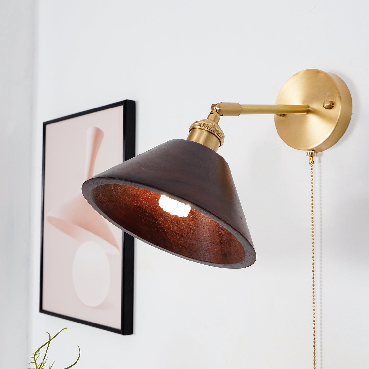 Lampe murale moderne avec cordon de traction visible