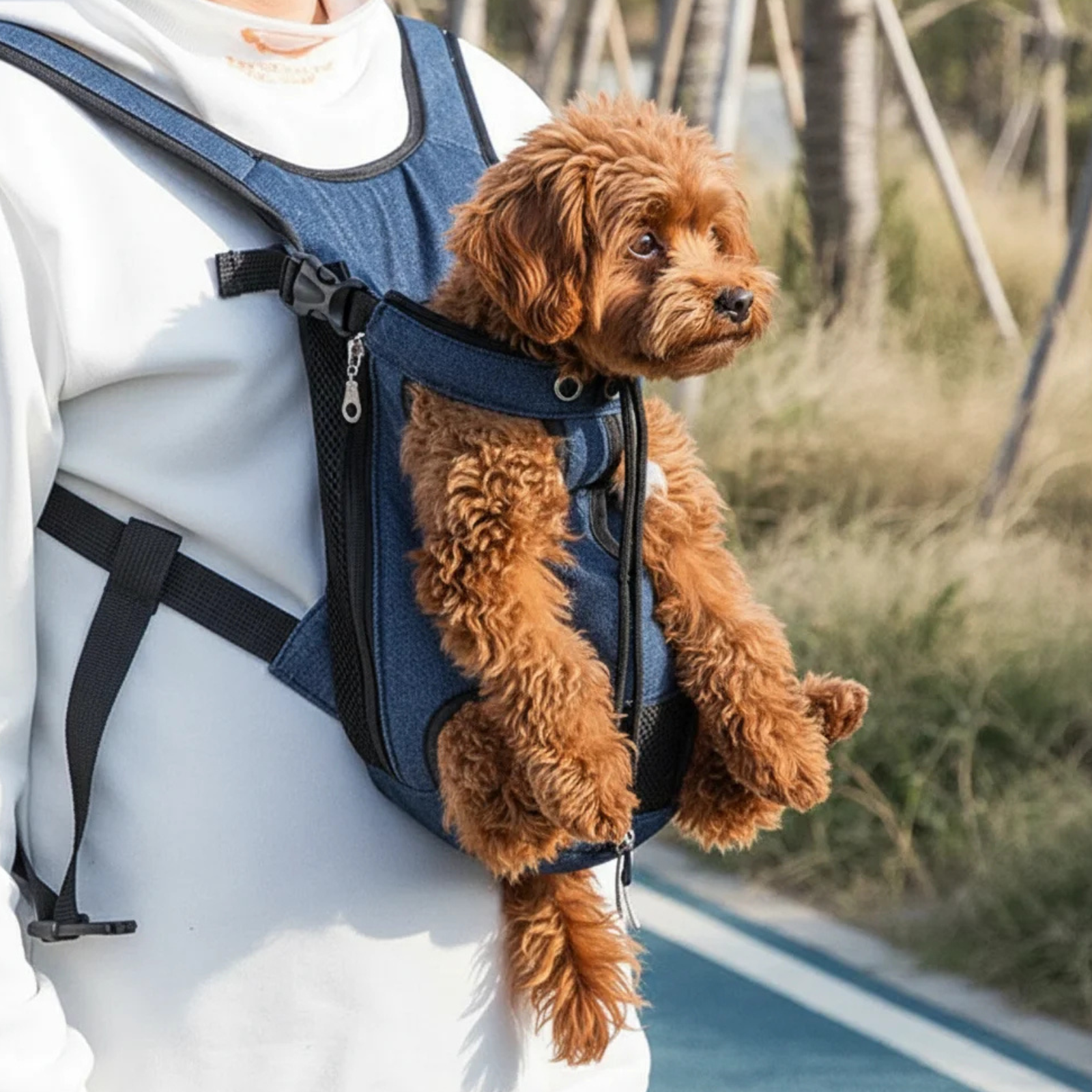 Vue de côté du sac à dos pour animaux, montrant les sangles rembourrées