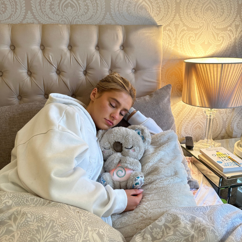 Jouet en peluche doux avec lumière apaisante allumée