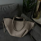 Sac avec accessoires quotidiens à l'intérieur