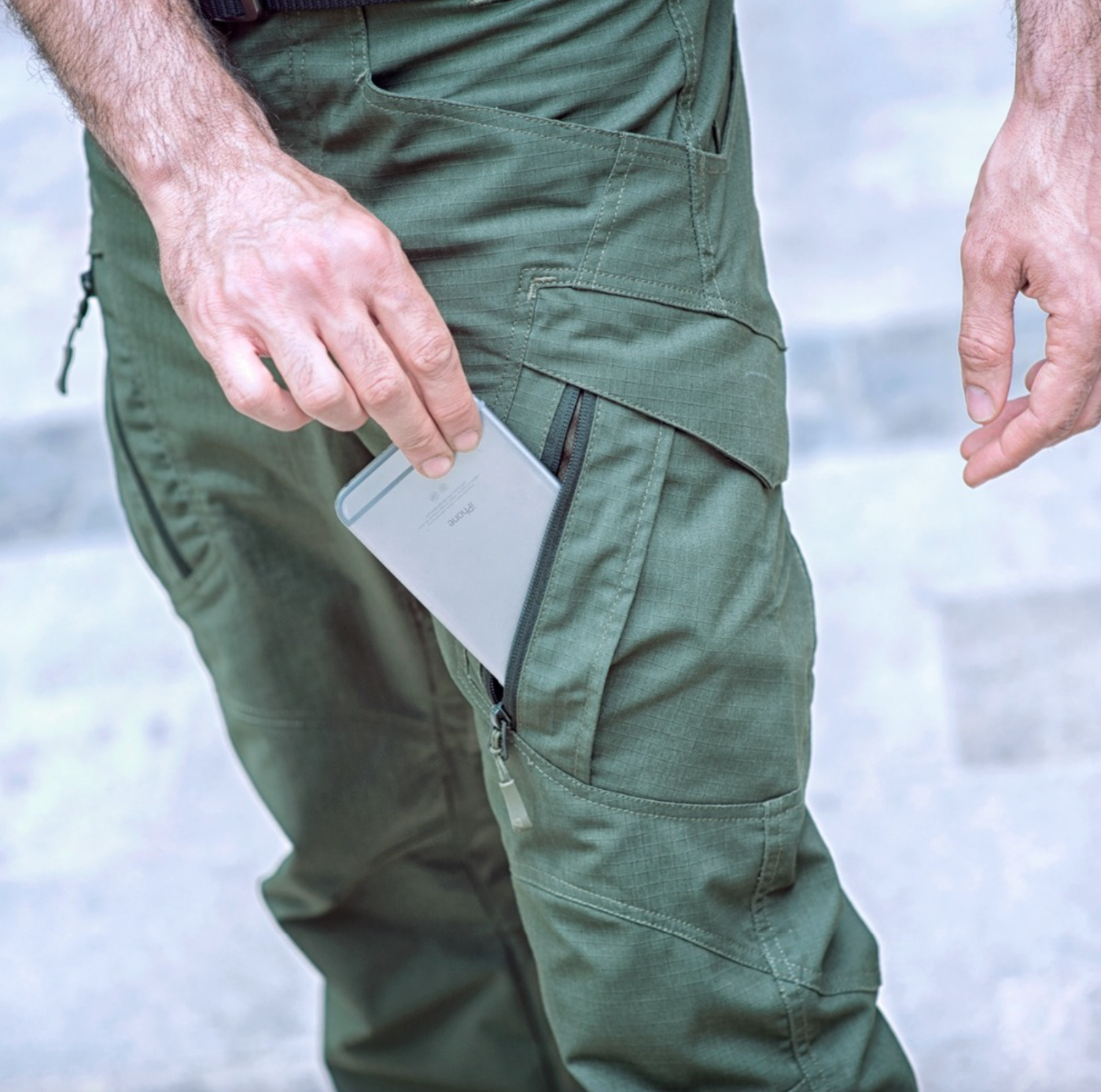 Détail de l'entrejambe stretch du pantalon tactique