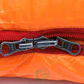 Vue latérale du sac de couchage montrant sa forme momie