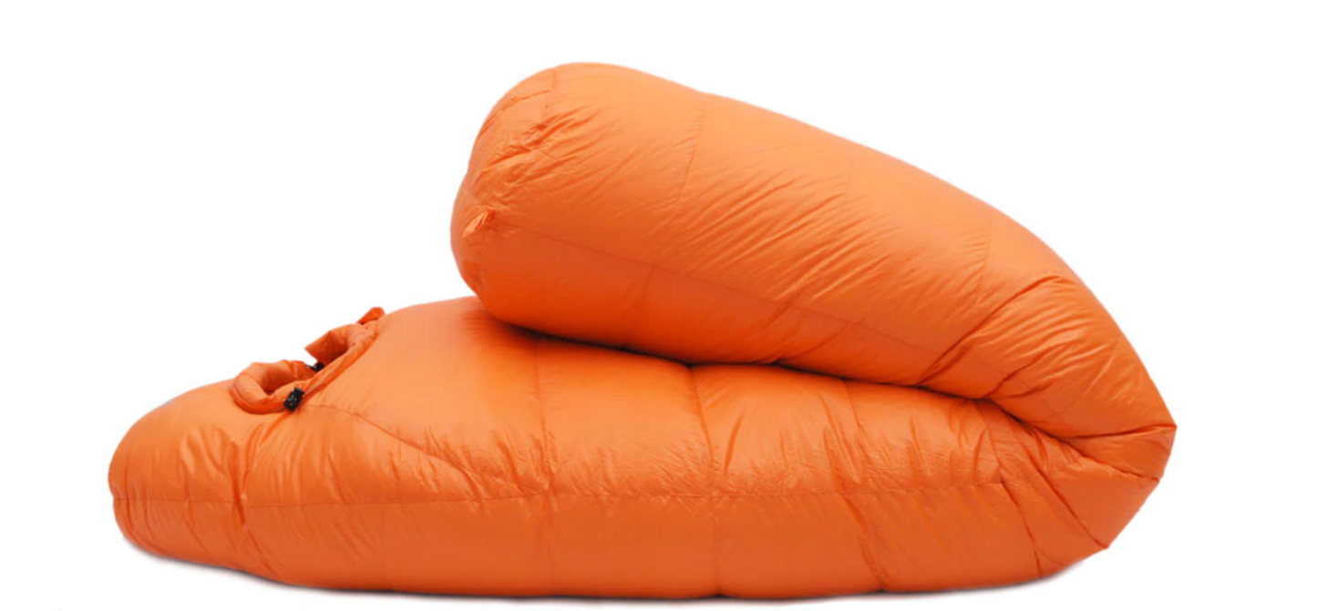 Sac de couchage compacté dans son sac de transport